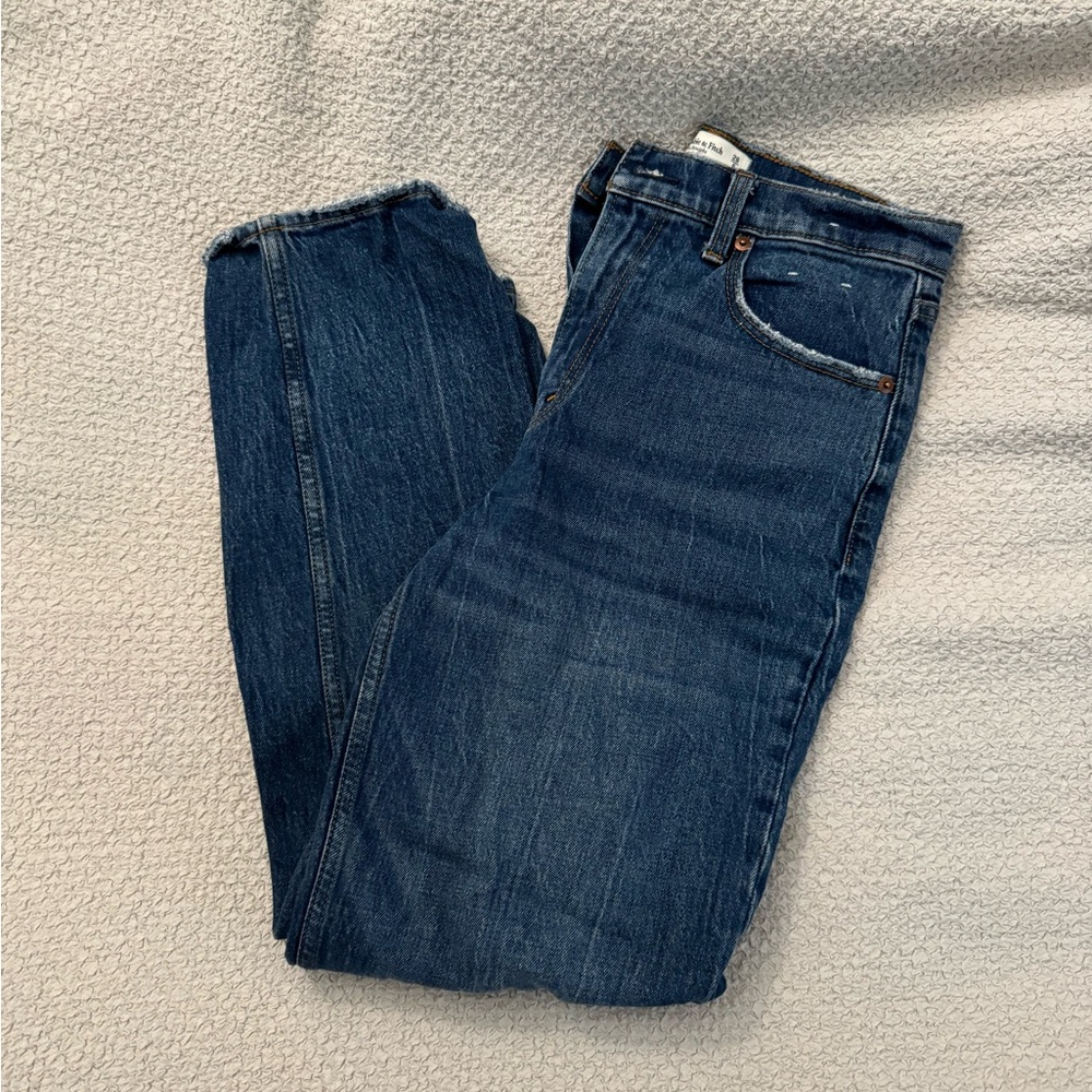 Abercrombie & Fitch | 90’s Straight Ultra High Rise Jean | 28S